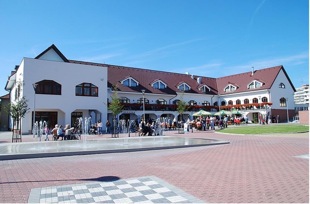 Hotel Slunecni Dvur Brünn Exterior foto